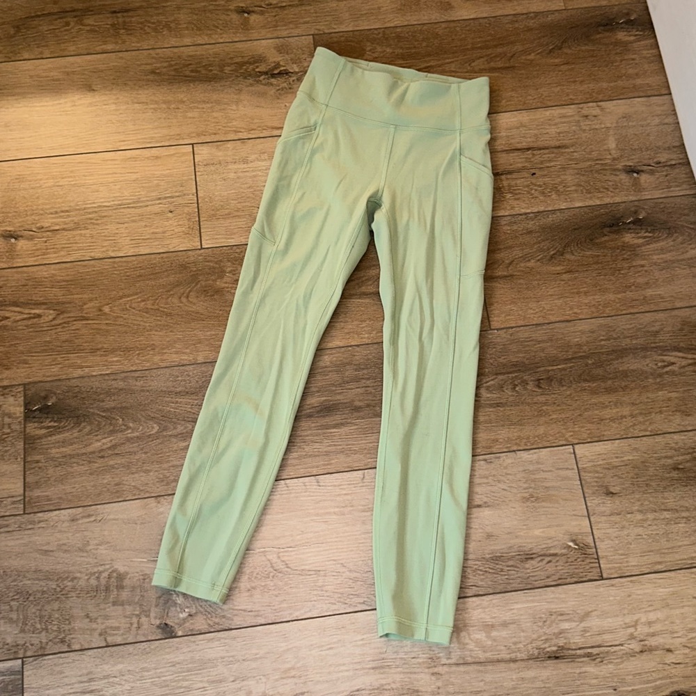 GREEN/PISTACHIO COLOR LULULEMON LEGGINGS